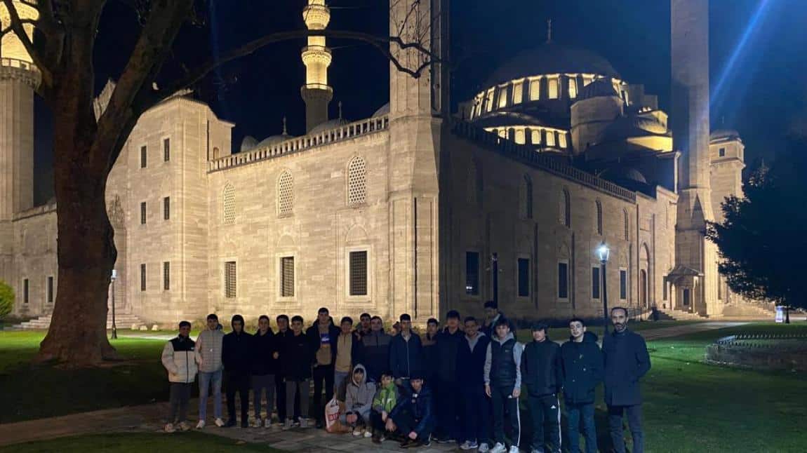 SÜLEYMANİYE CAMİİ'NDE SABAH NAMAZI